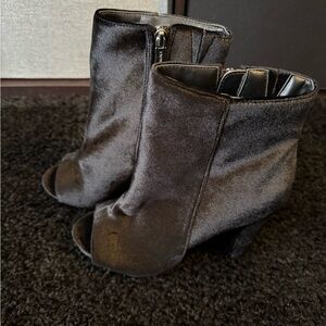 Express Elegant Velvet Ankle Boots